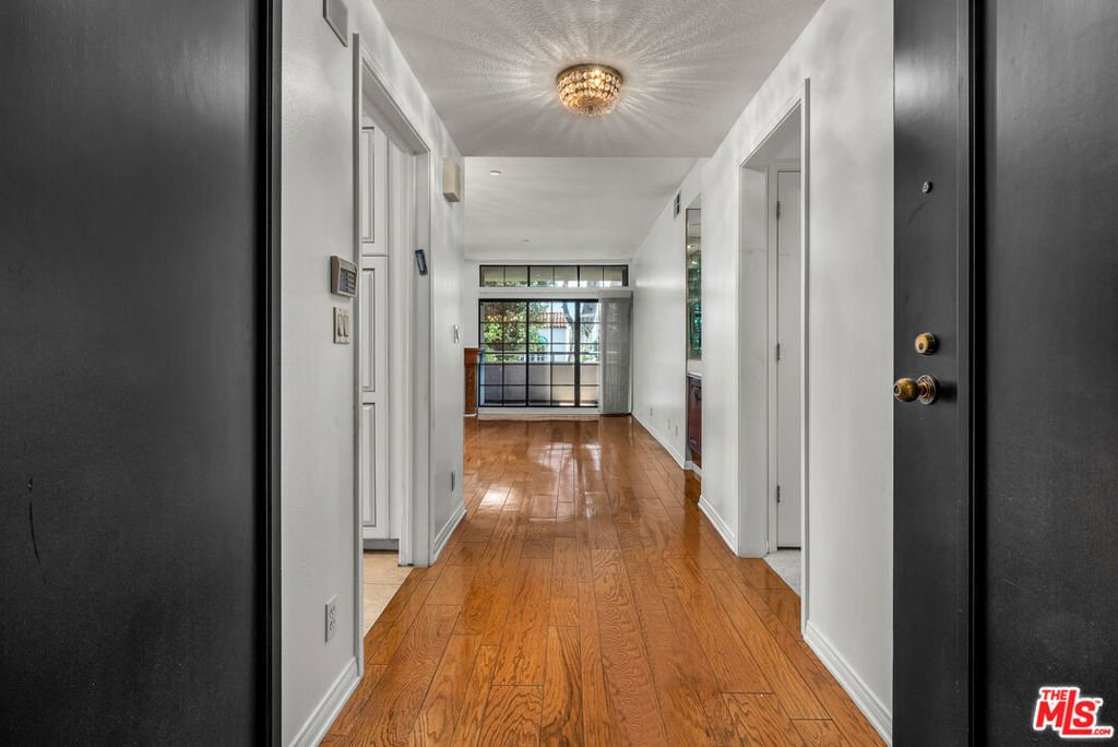 Condo in Beverly Hills, California, United States 5 - 18244985