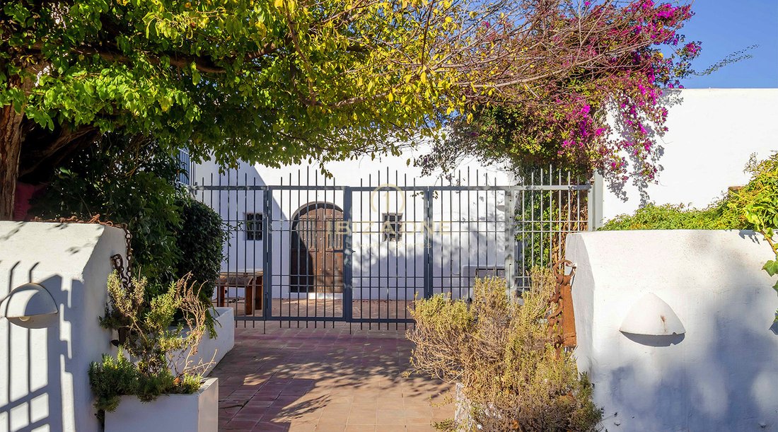 Finca in Santa Gertrudis de Fruitera, Santa Eularia des Riu, Balearic Islands 3 - 17530856