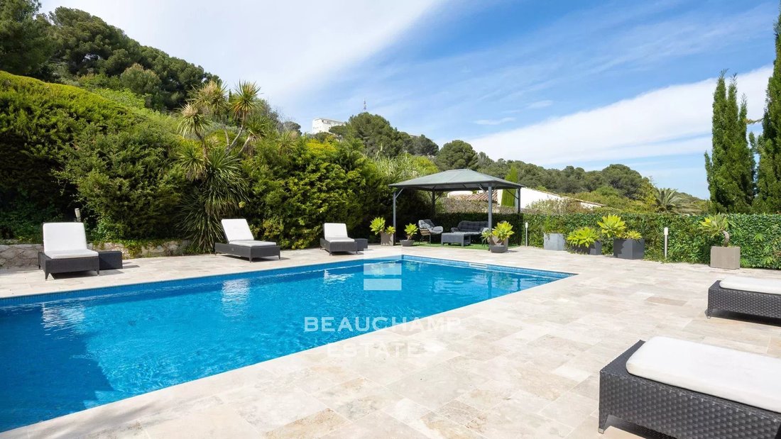 Villa in Cannes, Provence-Alpes-Côte d'Azur, France 3 - 14968212