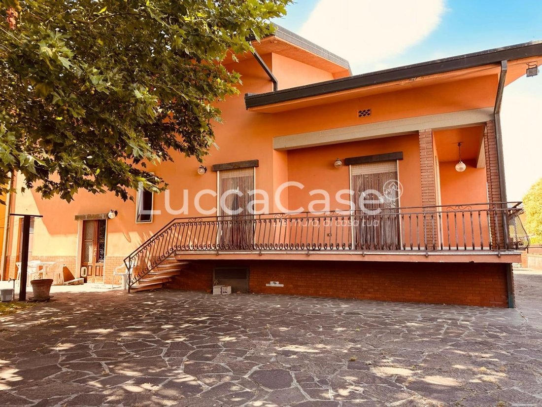 Villa in Center, Capannori, Tuscany 4 - 15745361