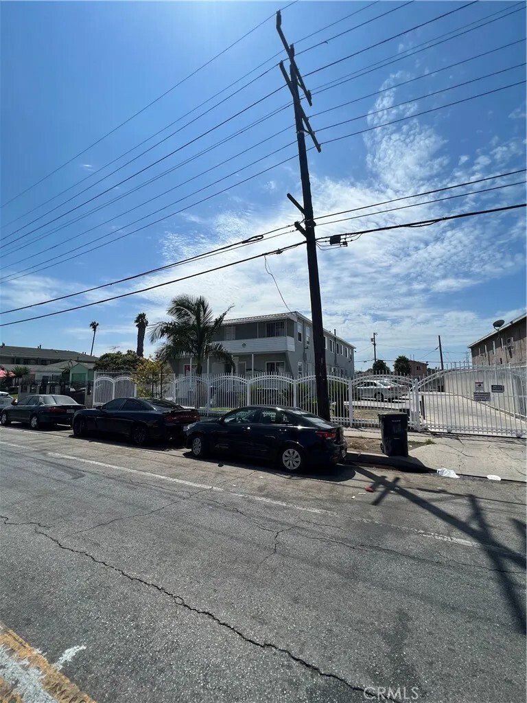 Los Angeles, California, United States 4 - 18245158