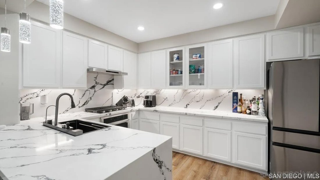 Condo in San Diego, California, United States 5 - 18245066