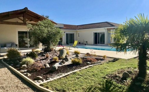 Villa in Marsac-sur-l'Isle, Nouvelle-Aquitaine, France 1