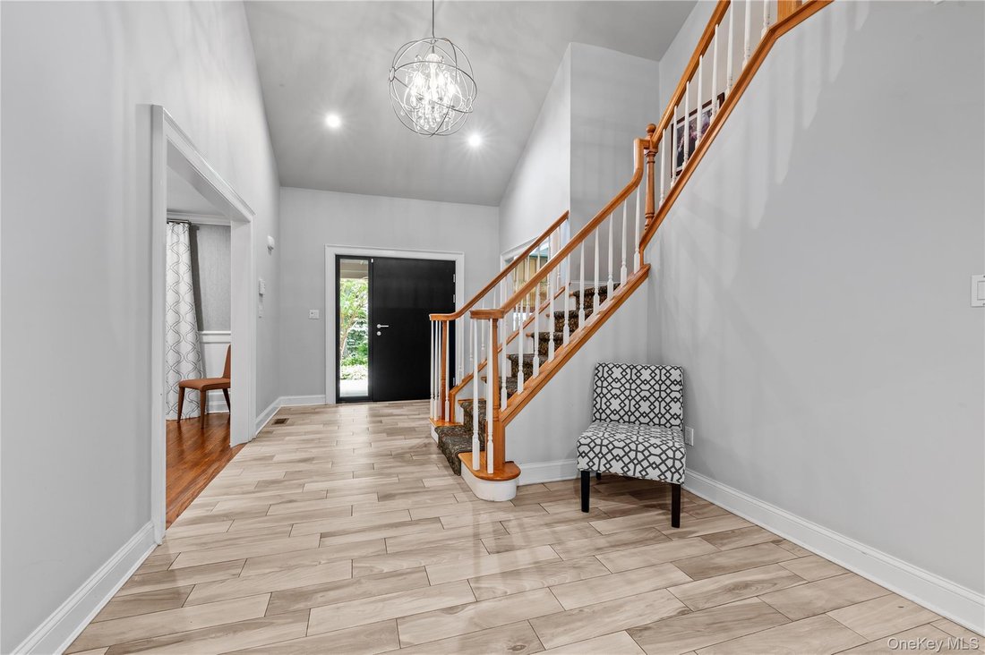 House in Syosset, New York, United States 4 - 18240825