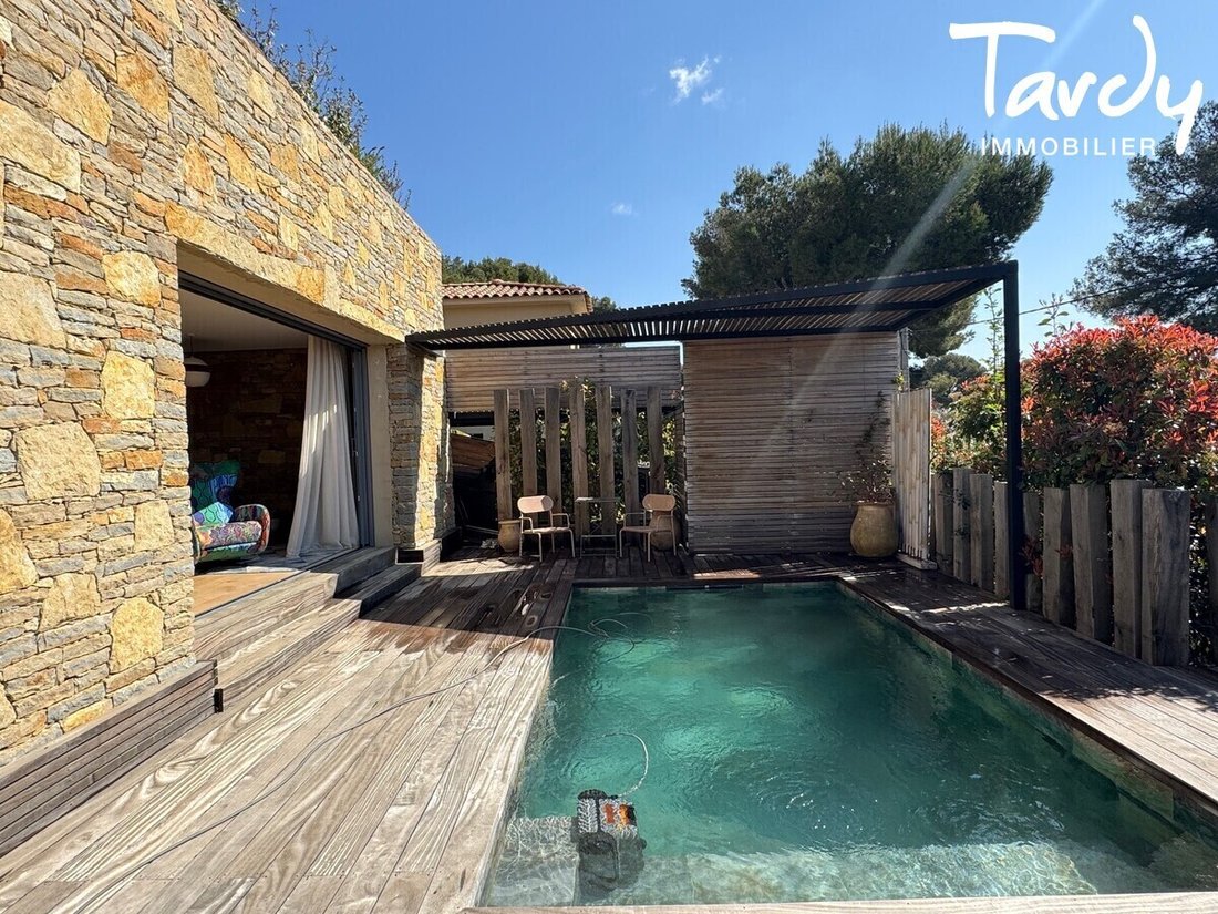 Villa in La Cadiere-d'Azur, Provence-Alpes-Côte d'Azur, France 2 - 18236399