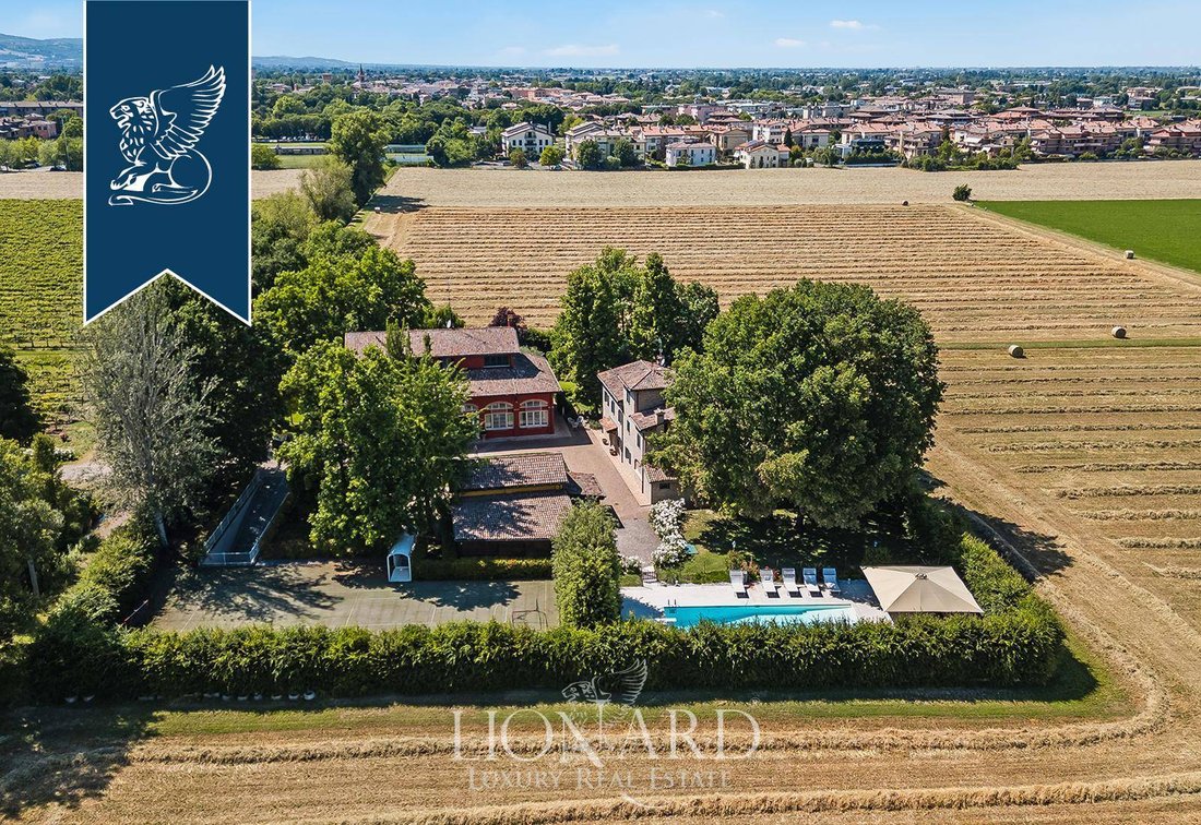 Villa in Formigine, Emilia-Romagna, Italy 1 - 18245879