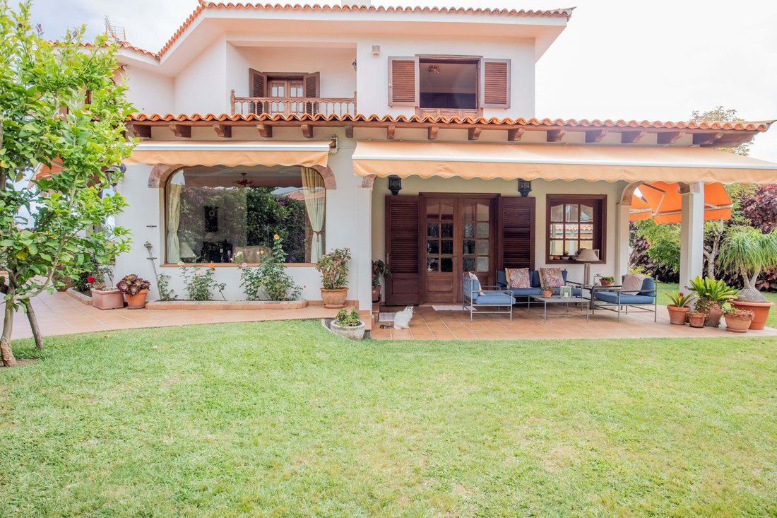 Chalet in Puerto de la Cruz, Canary Islands, Spain 1 - 18240634