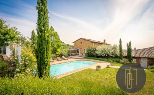 Estate in Villefranche-sur-Saone, Auvergne-Rhône-Alpes, France 1