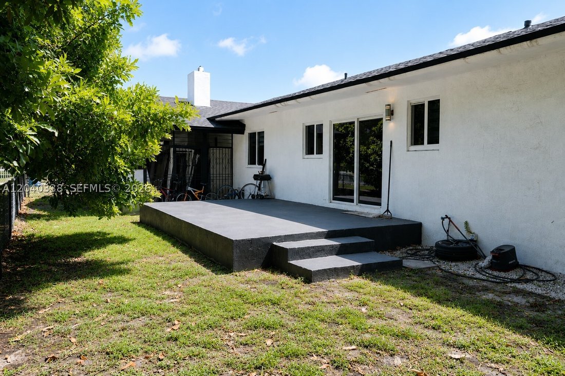 House in Miami, Florida, United States 3 - 18241481