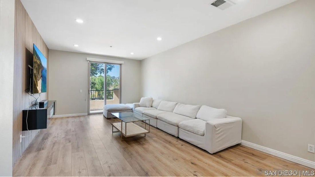 Condo in San Diego, California, United States 4 - 18245066