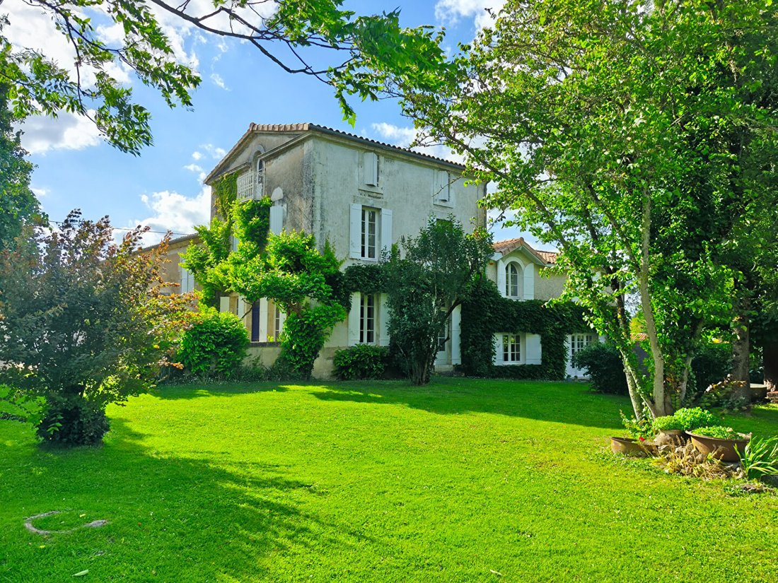 Villa in Ribérac, Nouvelle-Aquitaine, France 1 - 18245981