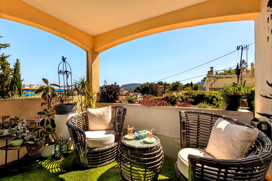 Villa in Le Cottage, Mandelieu-la-Napoule, France 1 - 18142597