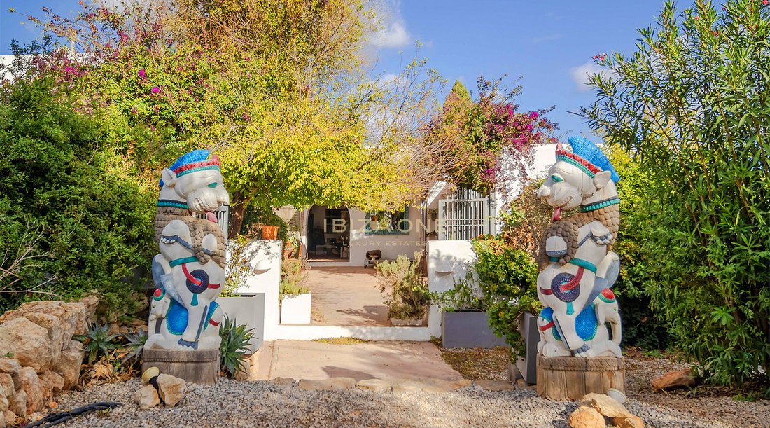 Finca in Santa Gertrudis de Fruitera, Santa Eularia des Riu, Balearic Islands 1 - 17530856