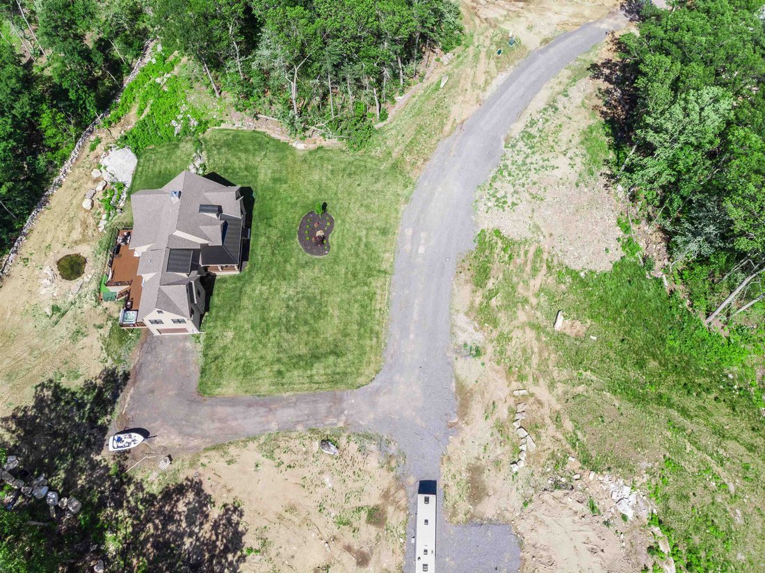 House in Derry, New Hampshire, United States 5 - 18242543