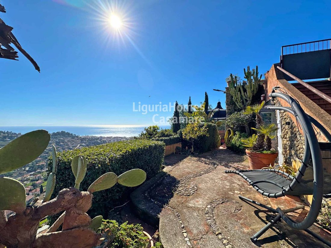 Villa in Bordighera, Liguria, Italy 2 - 11680087