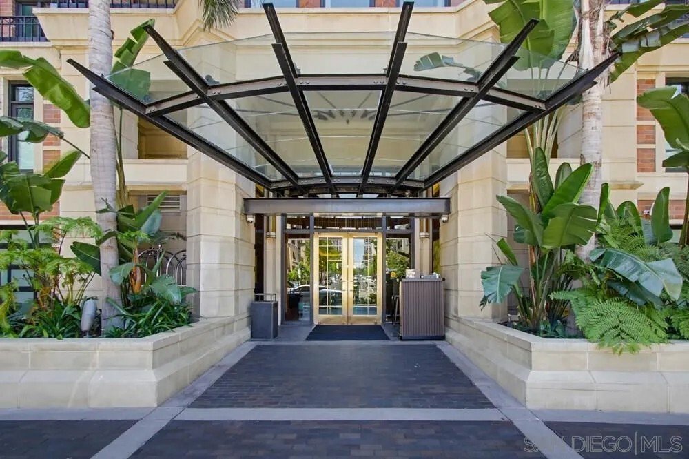 Condo in San Diego, California, United States 3 - 18245216