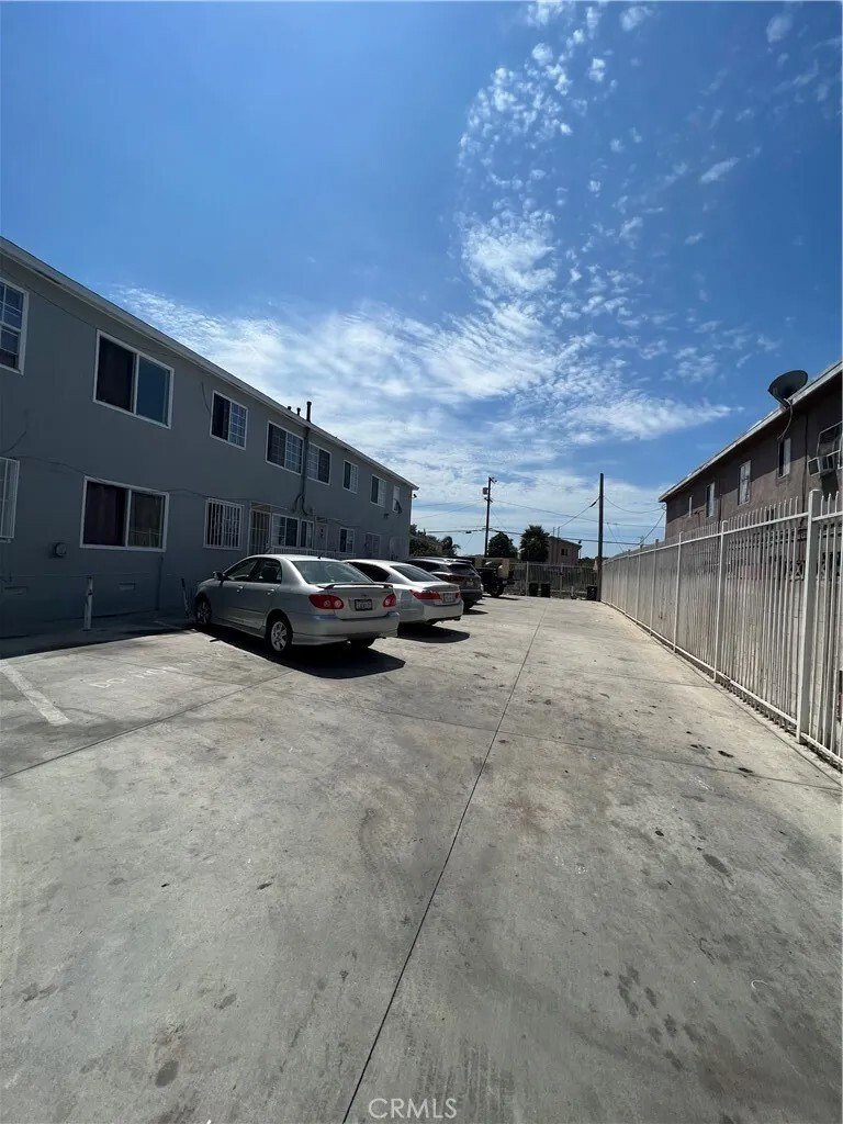 Los Angeles, California, United States 5 - 18245158