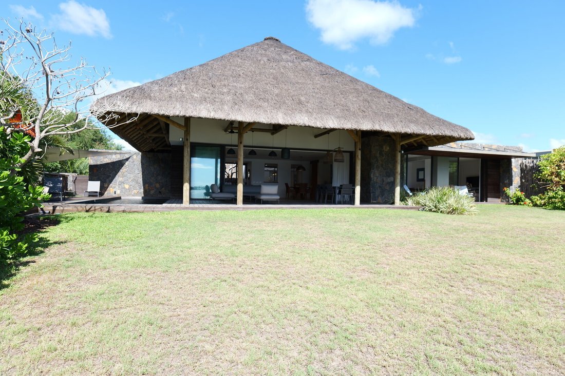 Villa in Grande Riviere Noire, Rivière Noire District, Mauritius 2 - 18237596