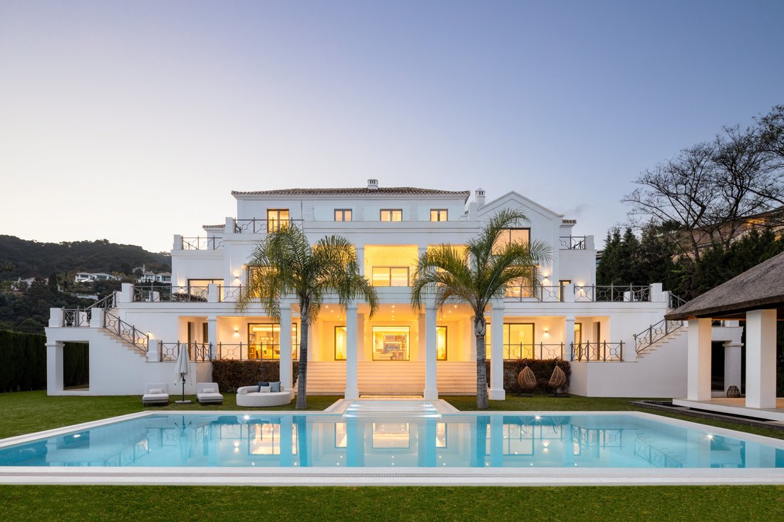 Villa in El Madroñal, Benahavis, Spain 1 - 18236883
