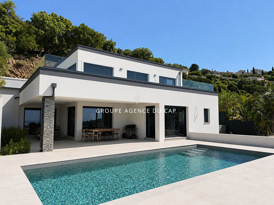 Villa in Les Issambres, Roquebrune-sur-Argens, France 1 - 18239963