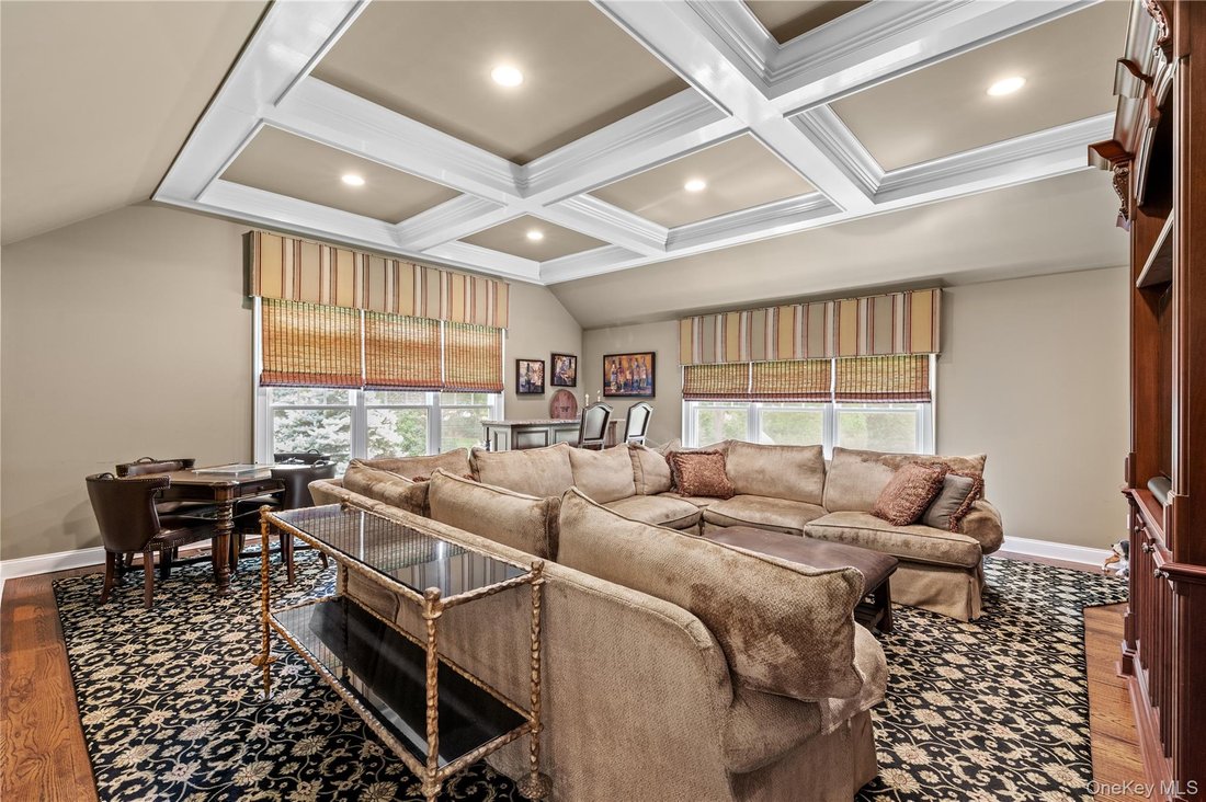 House in Syosset, New York, United States 5 - 18240825