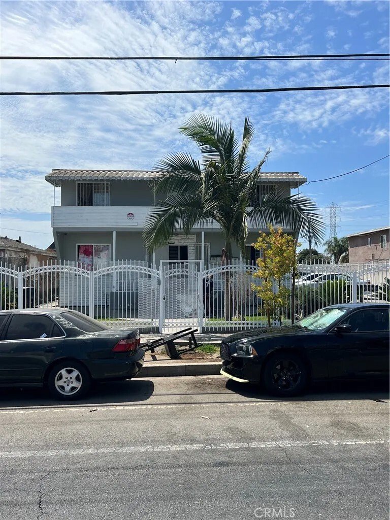 Los Angeles, California, United States 2 - 18245158