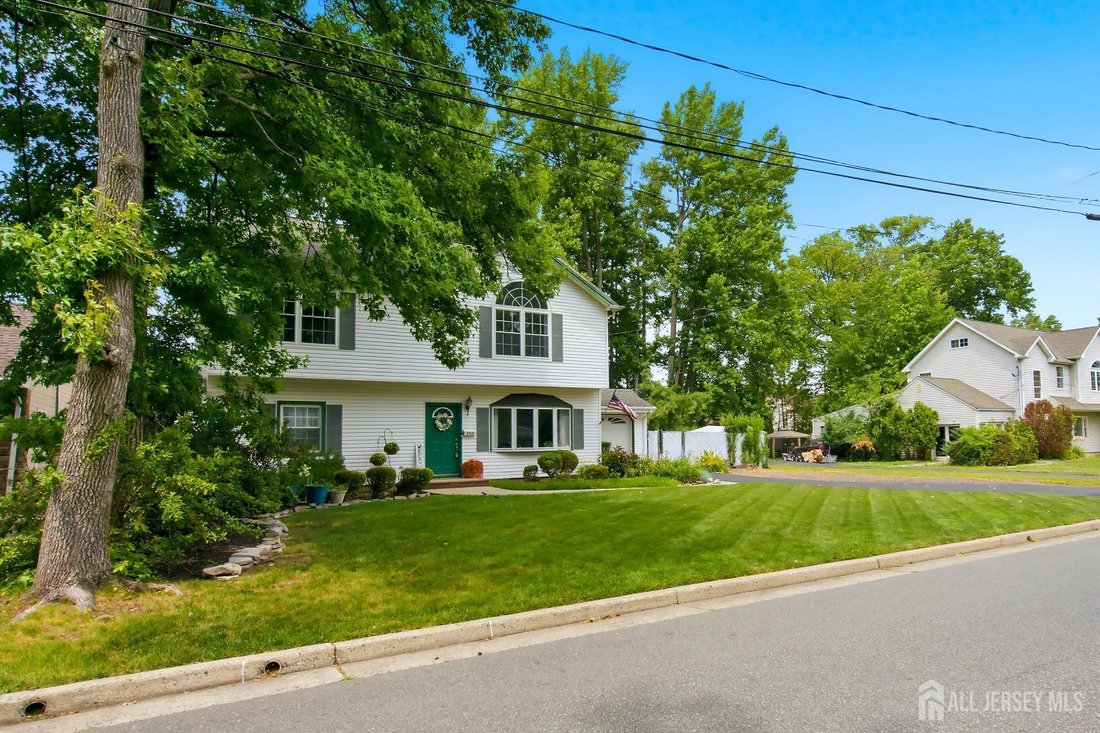 House in Woodbridge Township, New Jersey, United States 2 - 18246349
