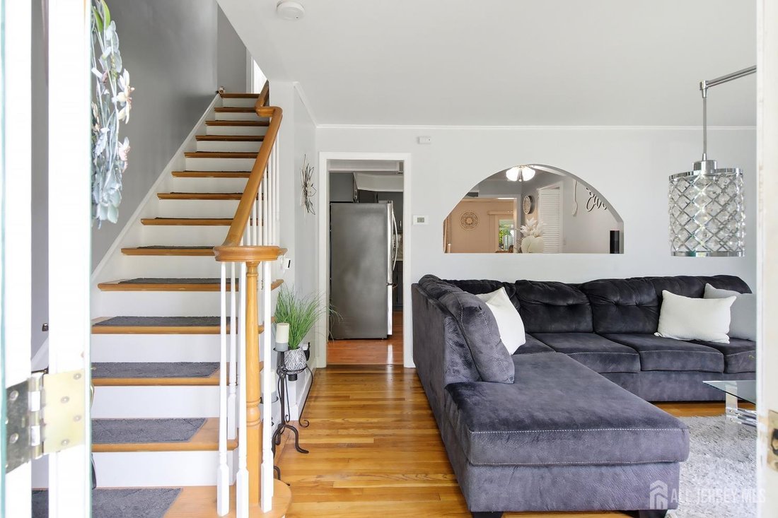 House in Woodbridge Township, New Jersey, United States 3 - 18246349