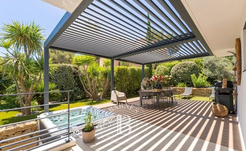 Villa in Est, Gemenos, France 1