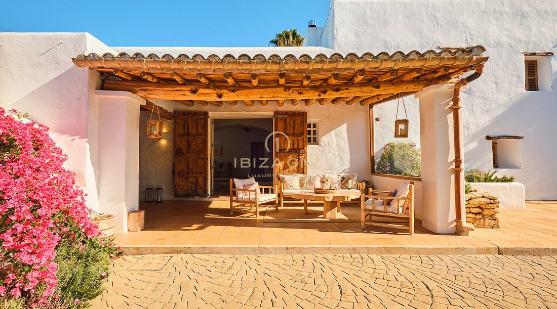 Finca in Santa Eularia des Riu, Balearic Islands, Spain 1 - 17819336