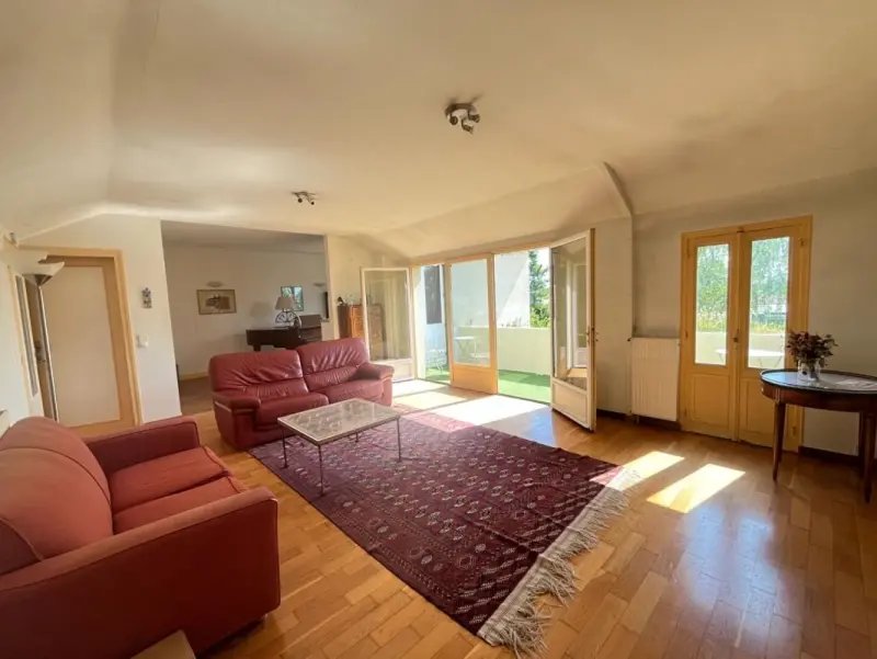 House in Plateau Ouest, Suresnes, France 2 - 18236333