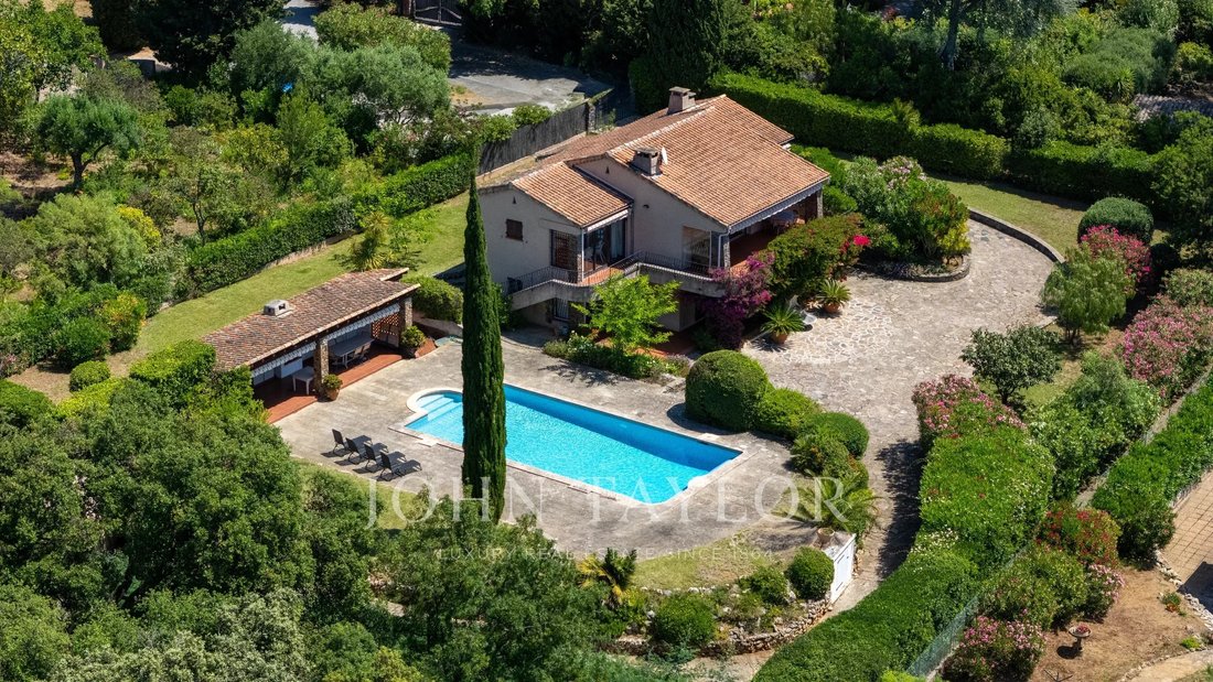 Estate in La Croix-Valmer, Provence-Alpes-Côte d'Azur, France 1 - 18236464