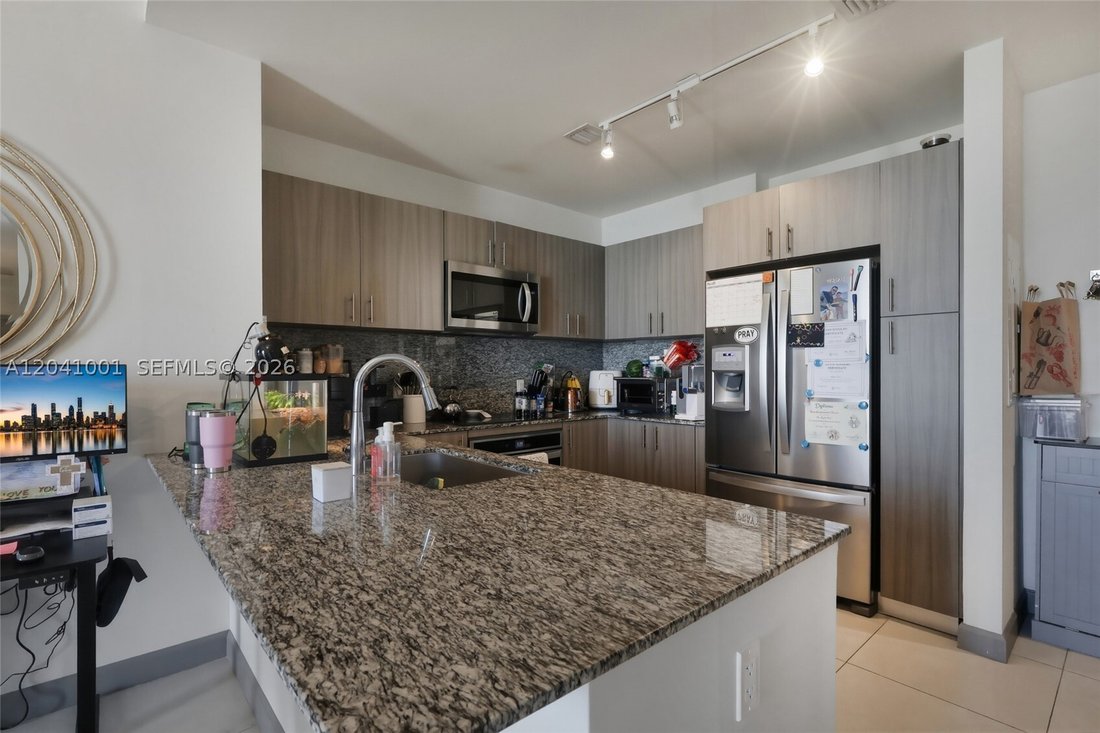 Condo in Miami Springs, Florida, United States 3 - 18241496