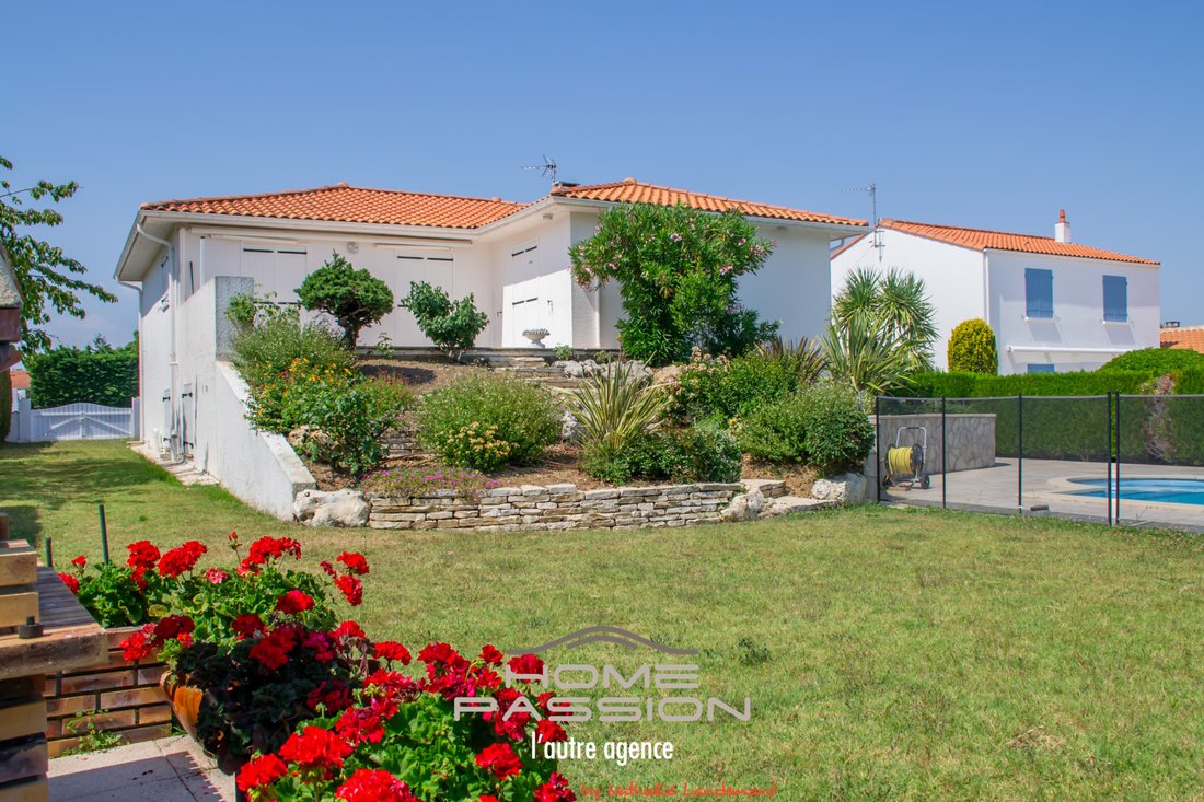 House in Vaux-sur-Mer, Nouvelle-Aquitaine, France 1 - 18236744
