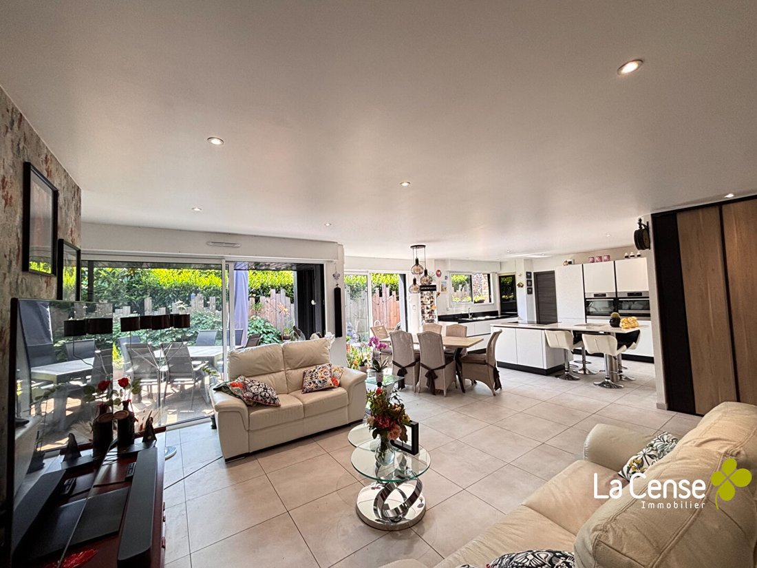 Villa in Paul Bert-Jules Guesde, Lys-lez-Lannoy, France 1 - 18239933