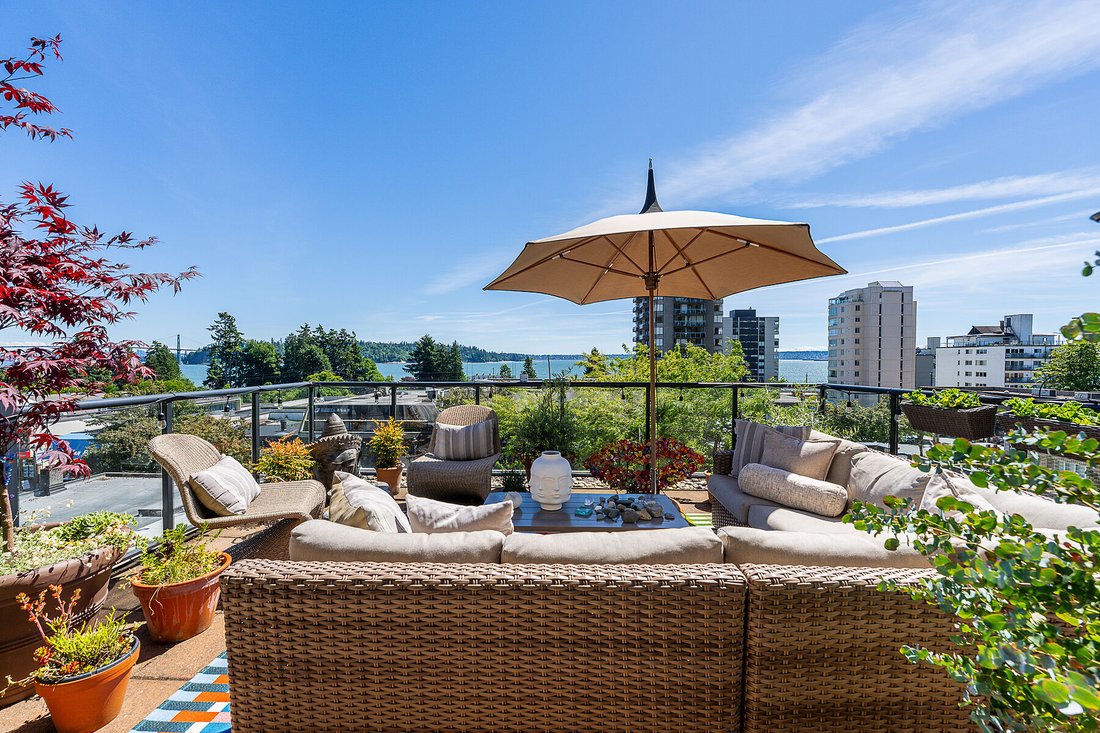 Condo in West Vancouver, British Columbia, Canada 1 - 18238772