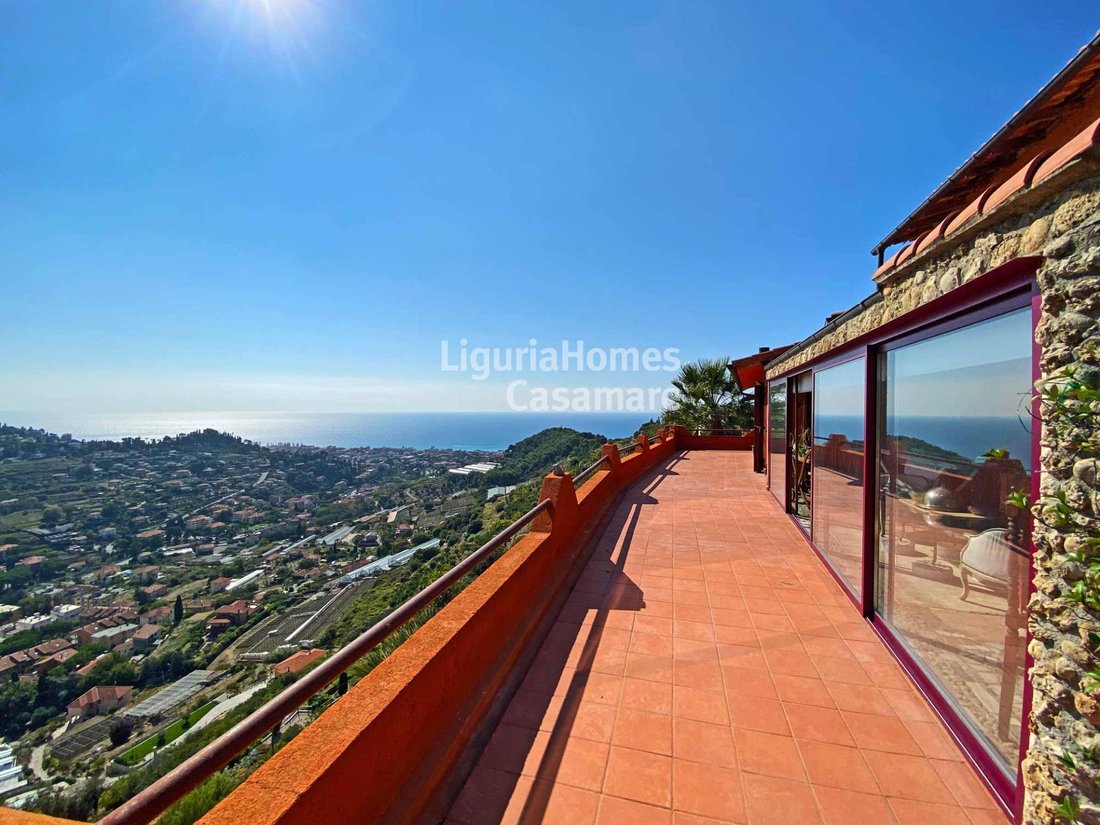 Villa in Bordighera, Liguria, Italy 1 - 11680087
