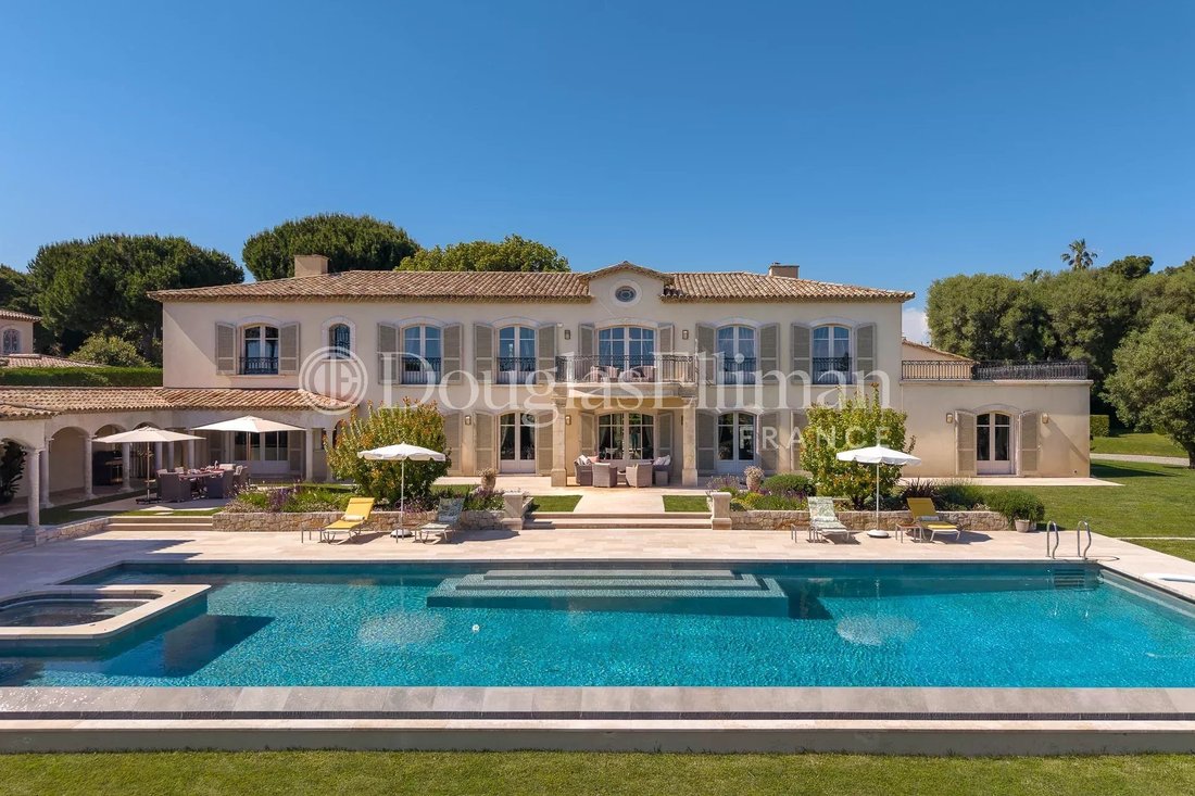 Villa in Antibes, Provence-Alpes-Côte d'Azur, France 1 - 18239446