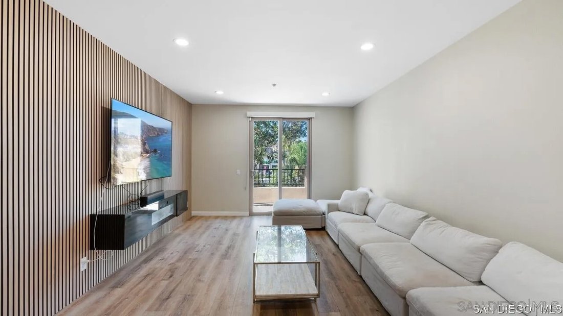Condo in San Diego, California, United States 3 - 18245066
