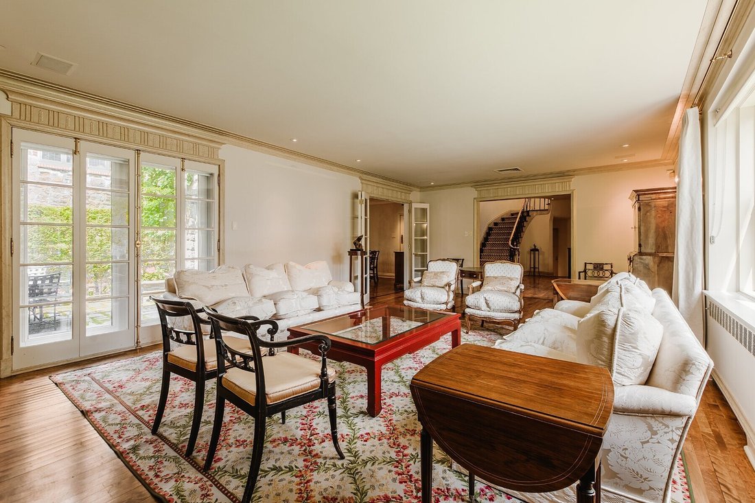House in Westmount, Quebec, Canada 2 - 18245317
