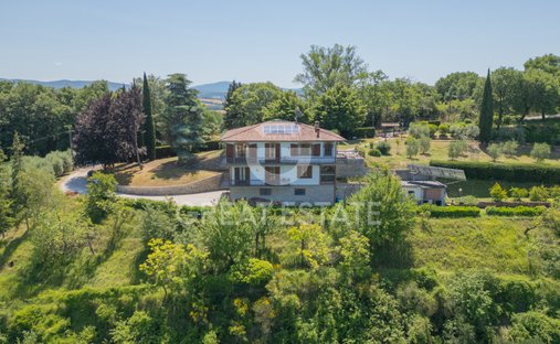 Villa in Chiusi, Tuscany, Italy 1