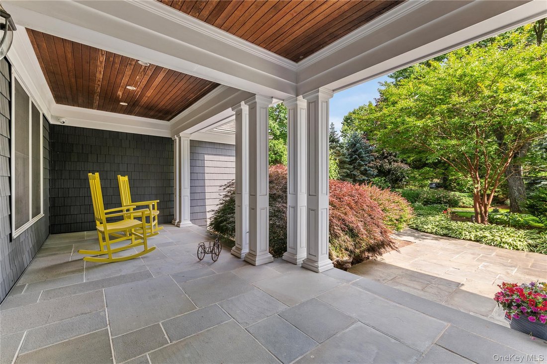 House in Syosset, New York, United States 2 - 18240825