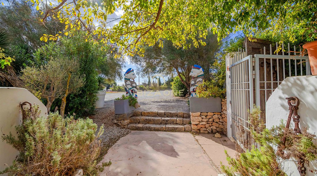 Finca in Santa Gertrudis de Fruitera, Santa Eularia des Riu, Balearic Islands 2 - 17530856