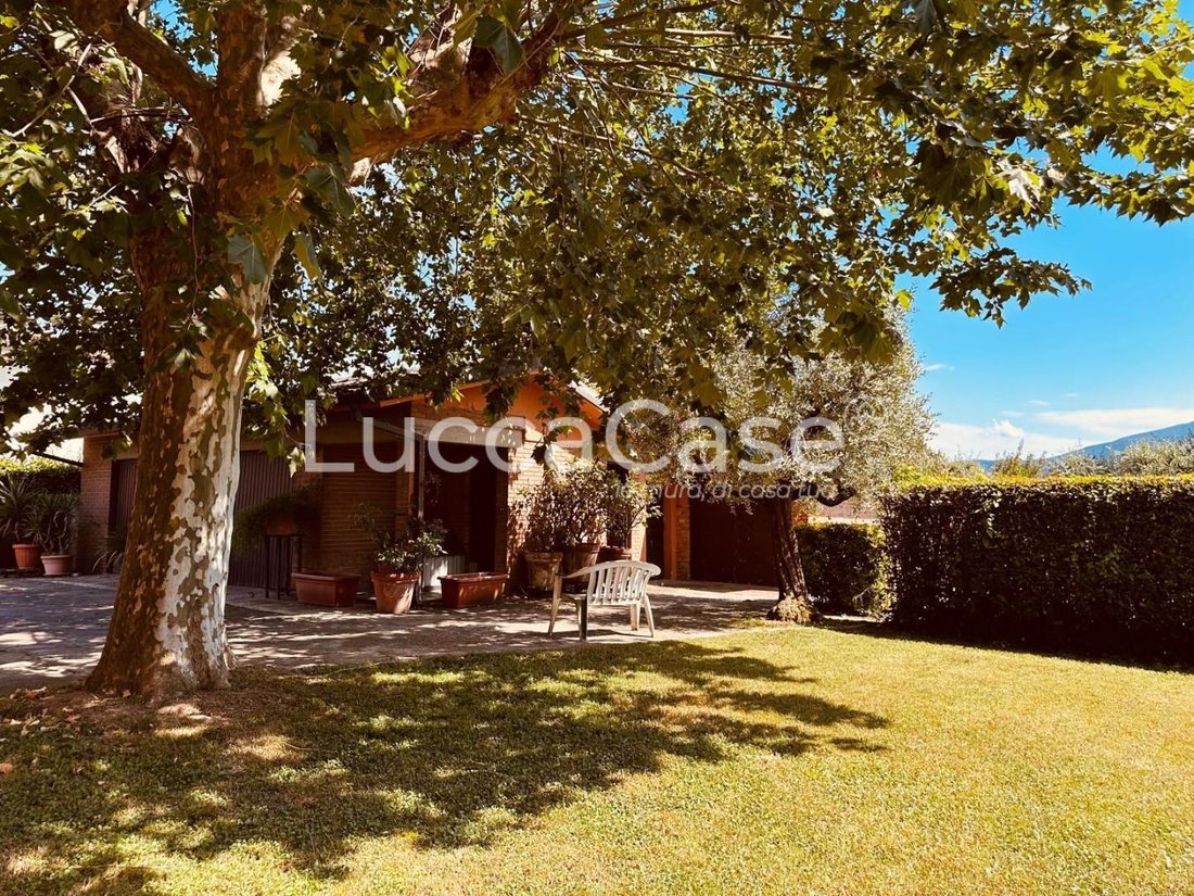 Villa in Center, Capannori, Tuscany 1 - 15745361