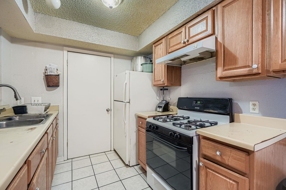 Austin, Texas, United States 5 - 18244062
