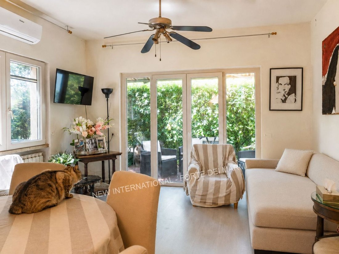 House in Vittoria Apuana, Forte dei Marmi, Tuscany 5 - 18237507