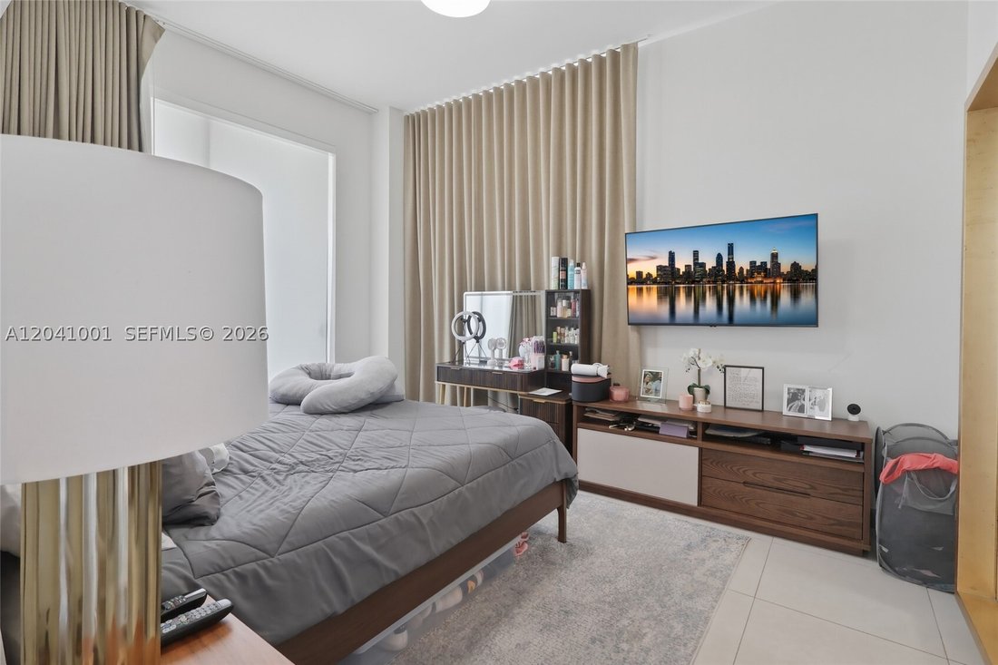 Condo in Miami Springs, Florida, United States 5 - 18241496
