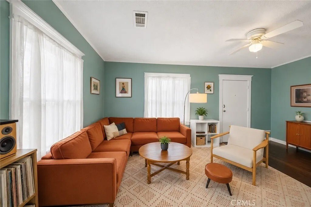 Altadena, California, United States 5 - 18245121