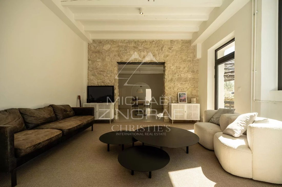 Estate in Nevons-route d'Apt, L'Isle-sur-la-Sorgue, France 2 - 15462057