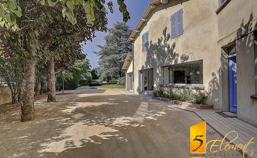 House in Sainte-Foy-lès-Lyon, Auvergne-Rhône-Alpes, France 1